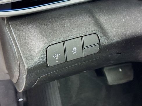 Used 2025 Hyundai Elantra SEL FWD image 10