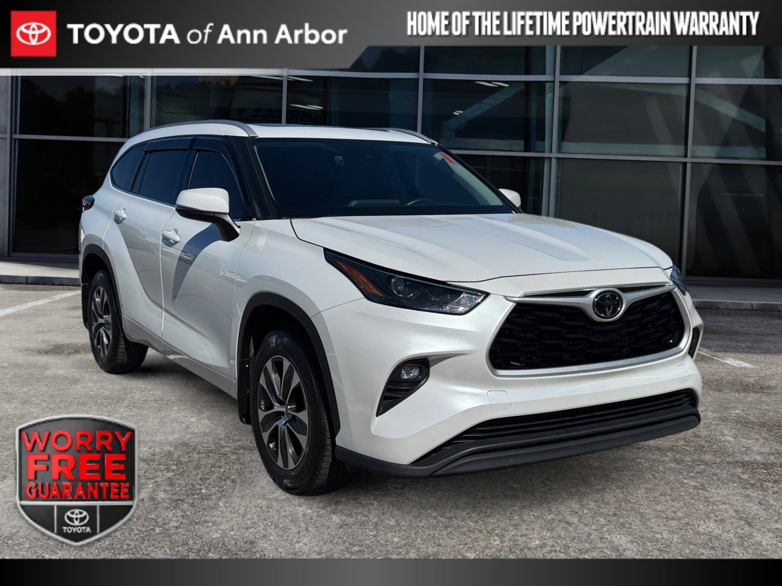 Used 2022 Toyota Highlander XLE AWD/4WD image 1