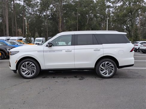 New 2025 Lincoln Navigator Reserve image 7