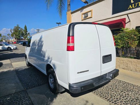 Used 2018 Chevrolet Express 3500 Extended w/ Driver Convenience Package image 7