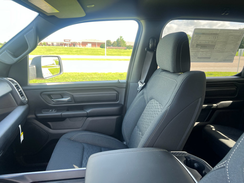 New 2026 RAM 1500 Express AWD/4WD image 21