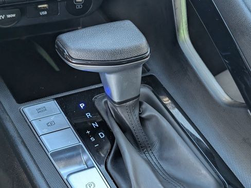 Used 2025 Hyundai Elantra Hybrid FWD image 22