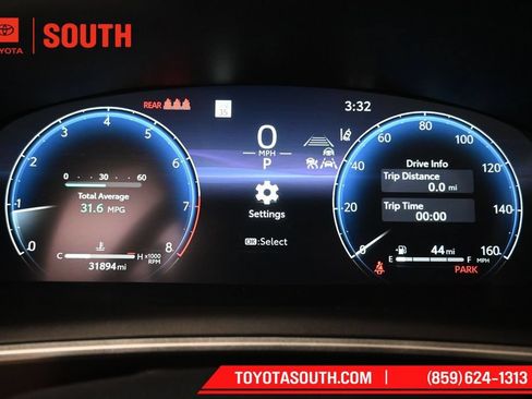 Used 2026 Toyota Corolla Cross XLE AWD/4WD image 12