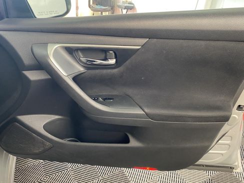Used 2015 Nissan Altima 2.5 SV FWD image 7