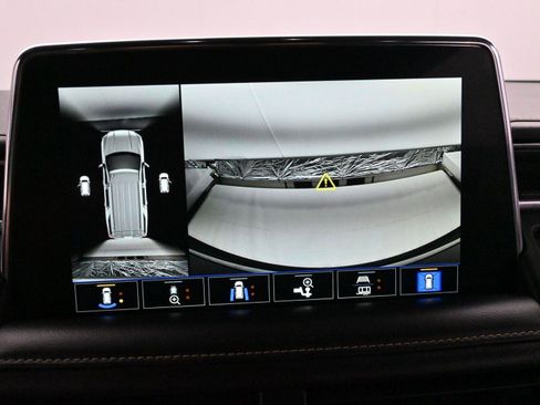 Used 2021 GMC Yukon XL SLT w/ SLT Premium Package image 26