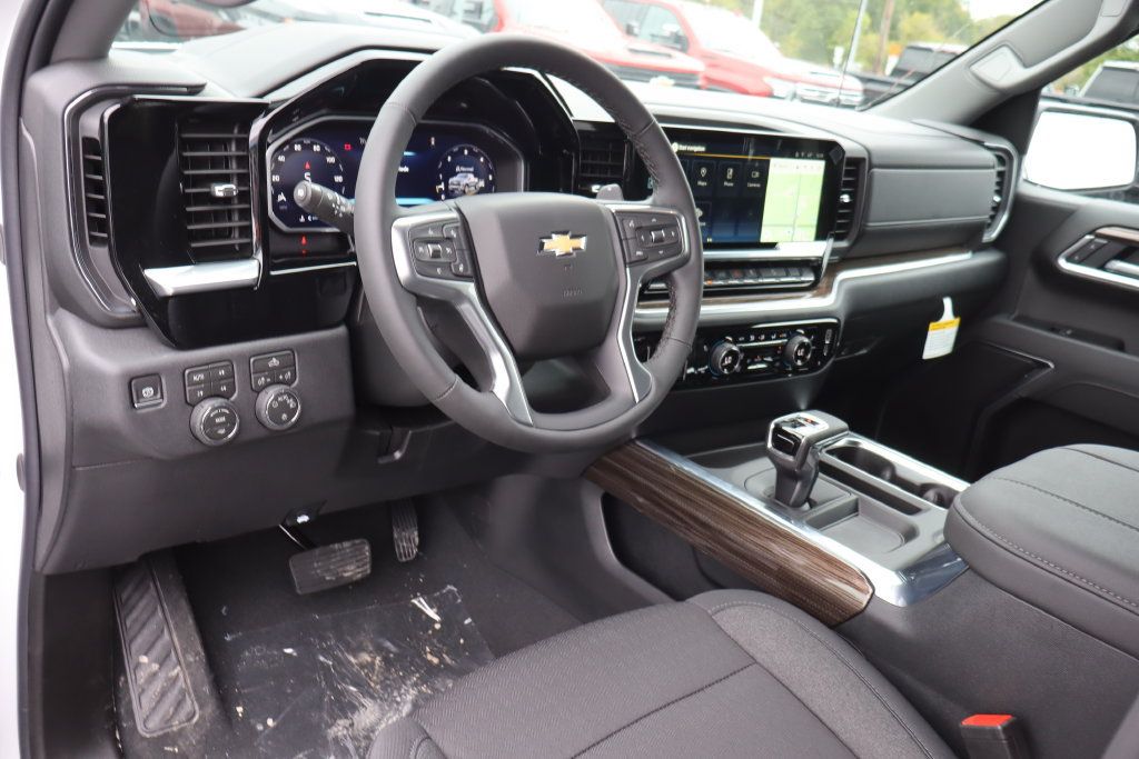 New 2026 Chevrolet Silverado 1500 LT w/ Z71 Off-Road Package AWD/4WD image 6