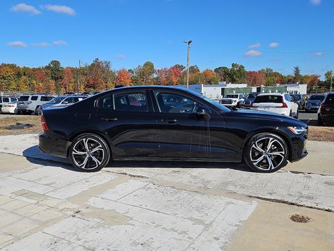 Certified 2025 Volvo S60 B5 Plus image 6