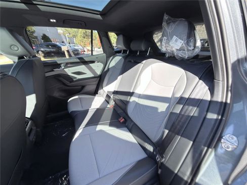New 2026 Volkswagen Tiguan SE R-Line AWD/4WD image 18