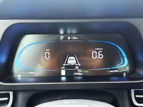 Used 2025 Hyundai Elantra SE image 25