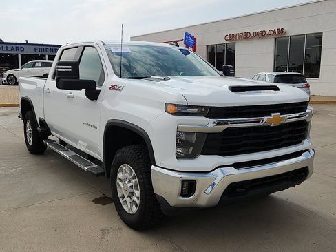 Used 2025 Chevrolet Silverado 2500 LT AWD/4WD image 4
