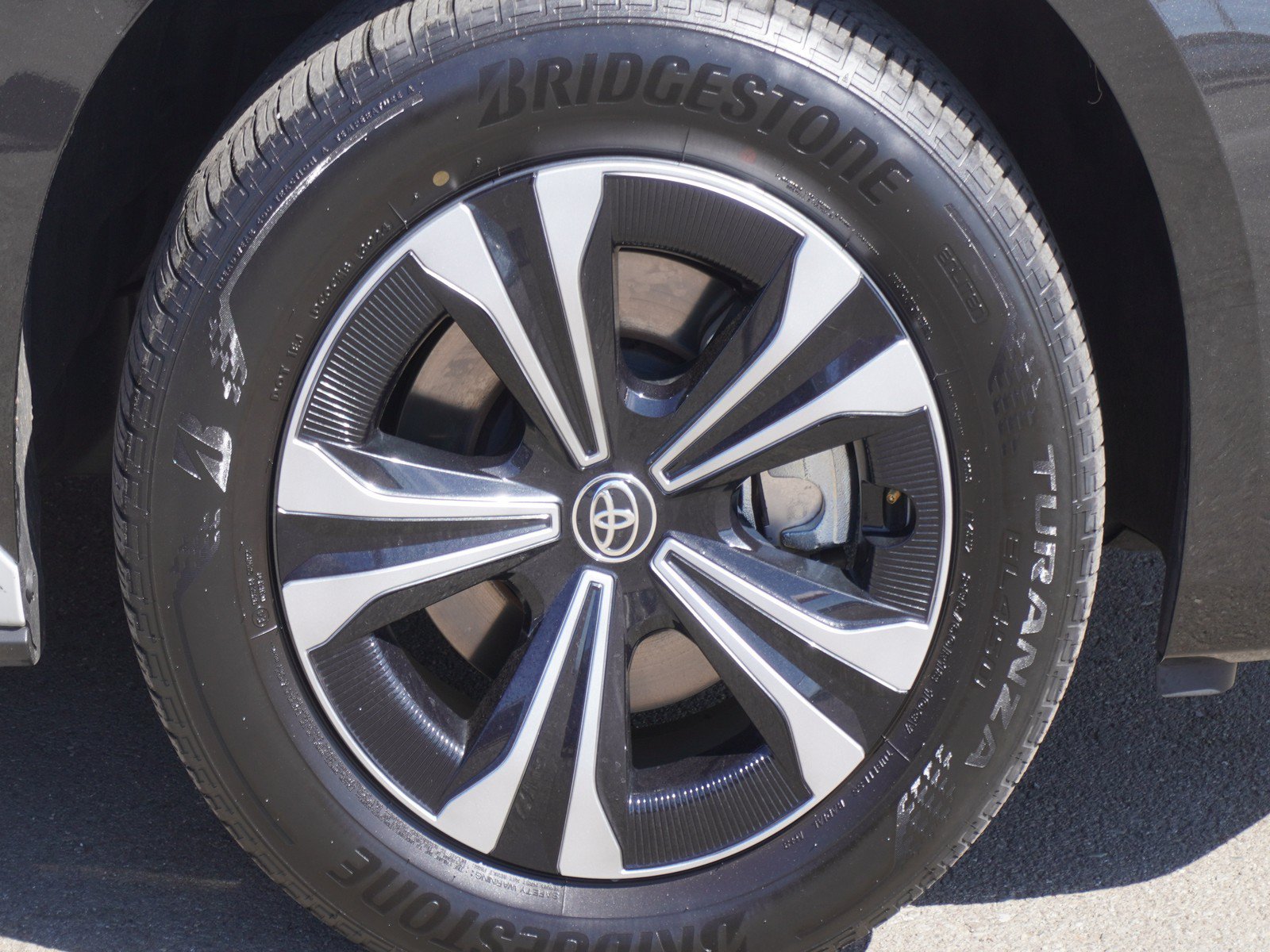 Used 2024 Toyota bZ4X AWD w/ Weather Package image 5