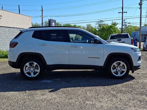 Used 2024 Jeep Compass Latitude AWD/4WD image 6
