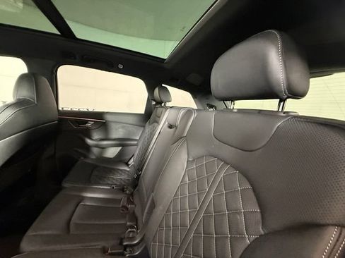 Used 2025 Audi SQ7 Prestige AWD/4WD image 33