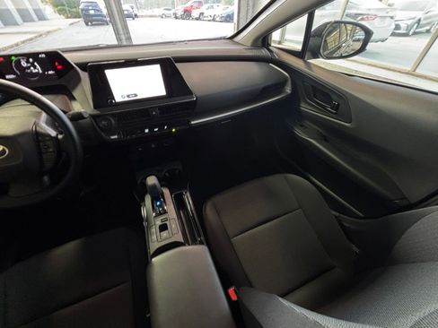 Used 2025 Toyota Prius LE image 36