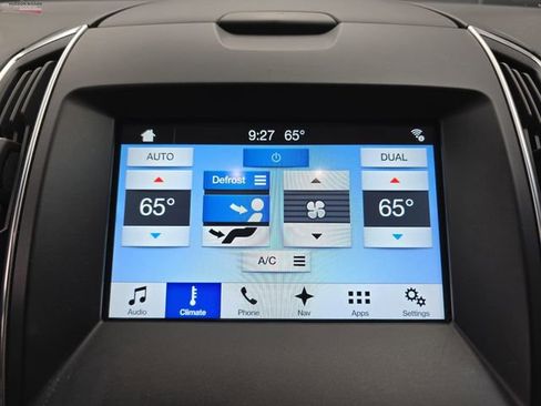 Used 2018 Ford Edge Titanium w/ Technology Package image 30