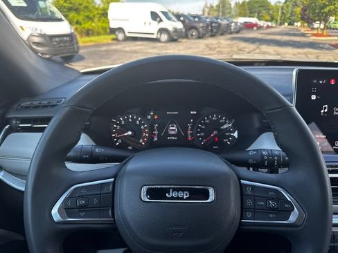 Certified 2025 Jeep Compass Limited AWD/4WD image 22