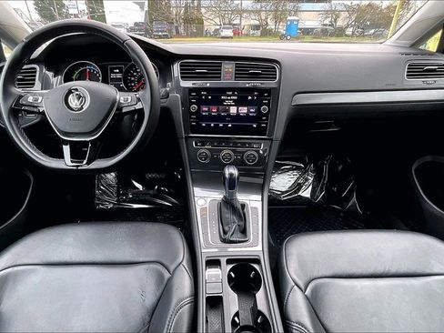 Used 2018 Volkswagen e-Golf SE w/ DC Fast Charging Package image 17