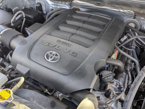 Used 2015 Toyota Tundra SR5 w/ SR5 Upgrade Package AWD/4WD image 37