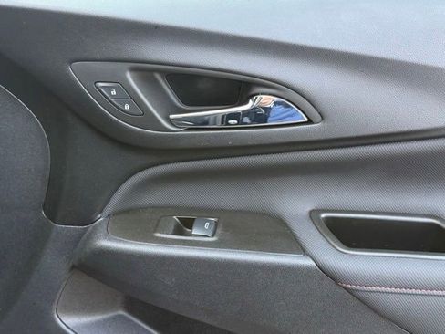 Certified 2023 Chevrolet Equinox RS FWD image 19