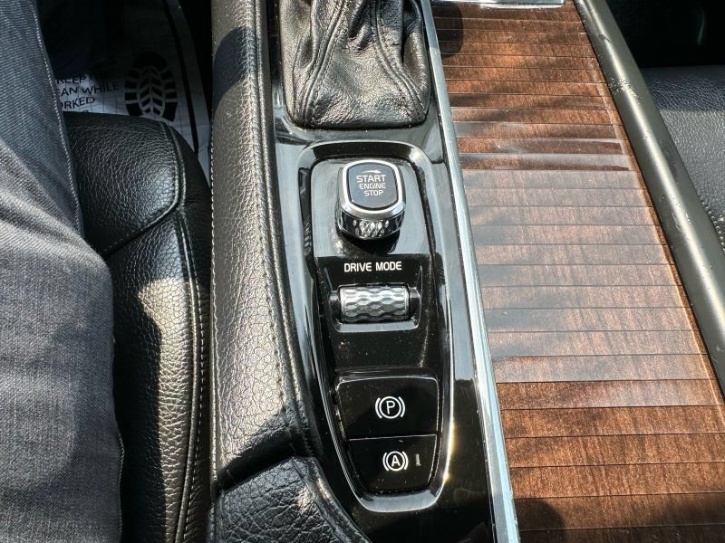 Used 2018 Volvo XC90 T6 Momentum w/ Convenience Package AWD/4WD image 23