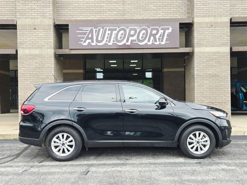 Used 2019 Kia Sorento FWD V6 image 4