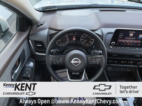 Used 2023 Nissan Rogue SV image 17