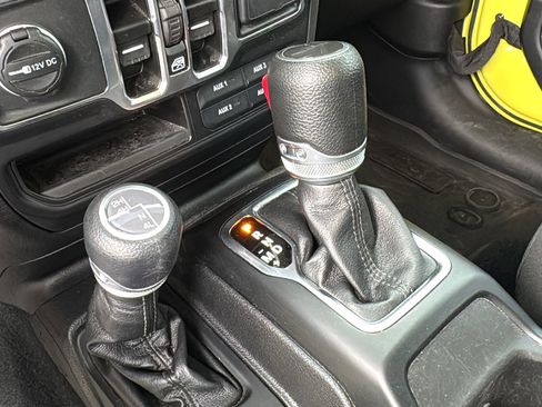 Certified 2023 Jeep Gladiator Willys image 21