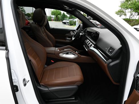 Used 2025 Mercedes-Benz GLS 580 4MATIC image 57
