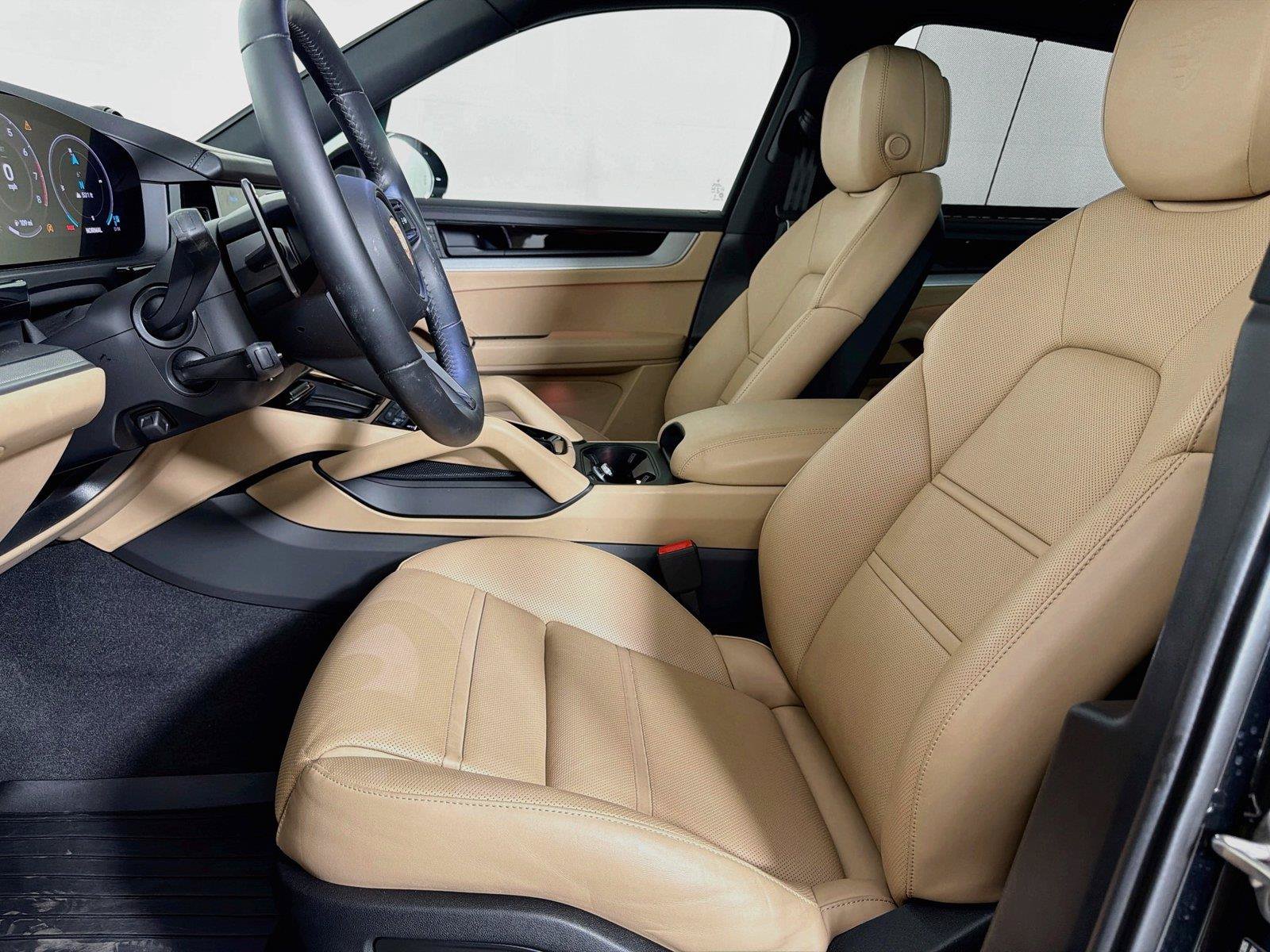 Certified 2026 Porsche Cayenne AWD/4WD image 5