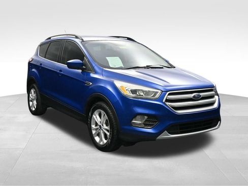 Used 2017 Ford Escape SE w/ Equipment Group 201A FWD image 7