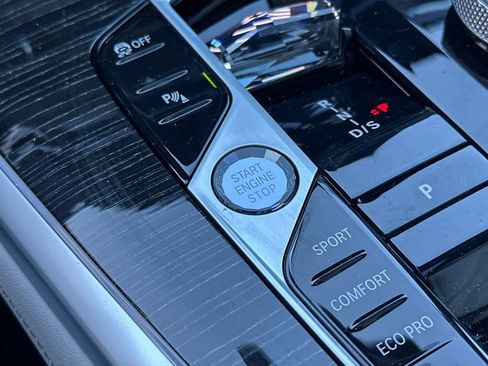 Used 2025 BMW X7 xDrive40i w/ Executive Package image 26