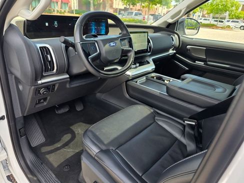 Used 2025 Ford Expedition Max Platinum AWD/4WD image 11