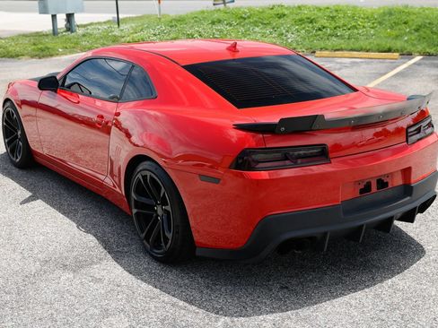 Used 2015 Chevrolet Camaro SS w/ SS Performance Package RWD image 3