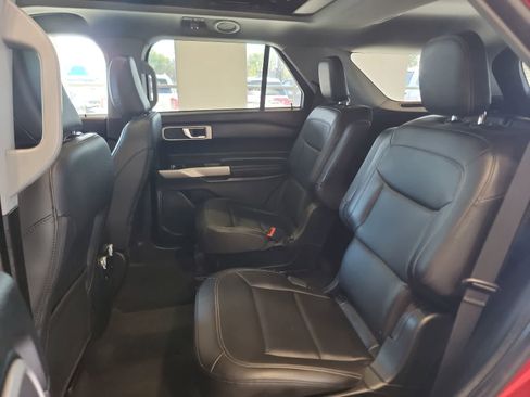 Used 2023 Ford Explorer XLT w/ Equipment Group 202A AWD/4WD image 30