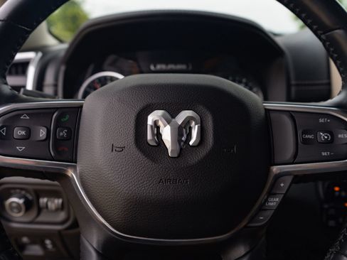 Used 2022 RAM 1500 Laramie AWD/4WD image 11