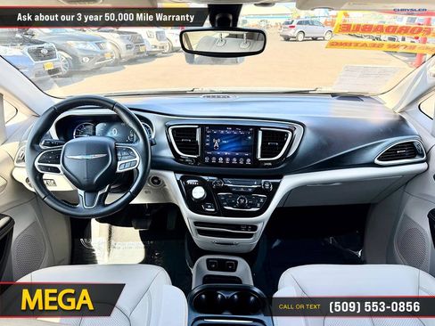 Used 2018 Chrysler Pacifica Touring-L FWD image 14