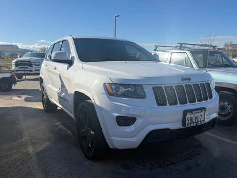 Used 2015 Jeep Grand Cherokee Altitude image 1