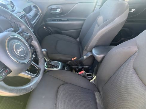 Used 2018 Jeep Renegade Altitude image 18