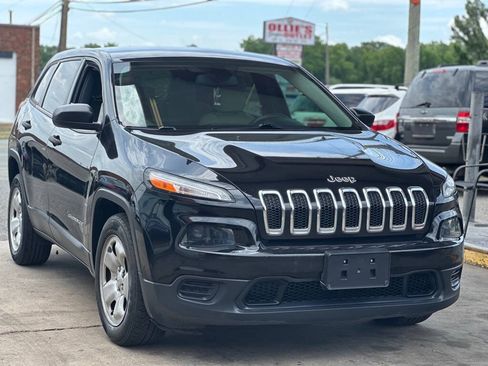 Used 2017 Jeep Cherokee Sport FWD image 1