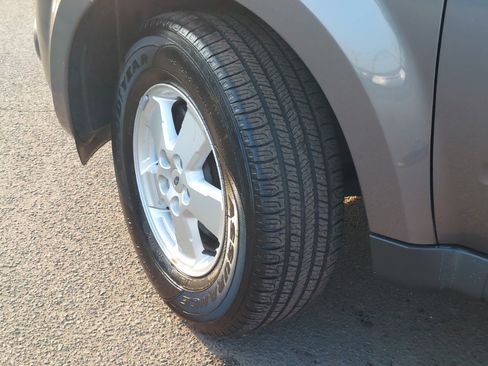 Used 2010 Ford Escape XLT image 16