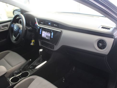 Used 2018 Toyota Corolla LE FWD image 9