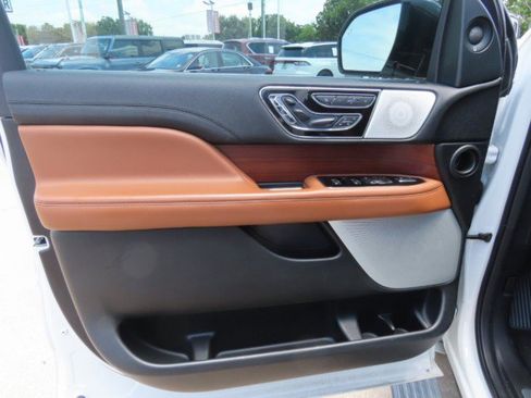 Used 2021 Lincoln Navigator L Reserve w/ Luxury Package AWD/4WD image 23
