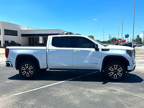 Used 2024 GMC Sierra 1500 AT4 w/ Technology Package AWD/4WD image 9