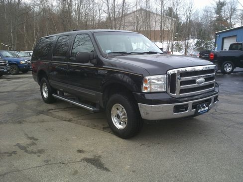 Used 2005 Ford Excursion XLS image 3