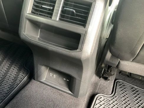 Used 2021 Volkswagen Atlas Cross Sport SE image 24