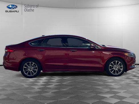 Used 2017 Ford Fusion SE w/ Fusion SE Technology Package image 12