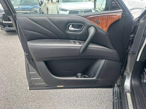 Used 2017 INFINITI QX80 4WD w/ Deluxe Technology Package image 10