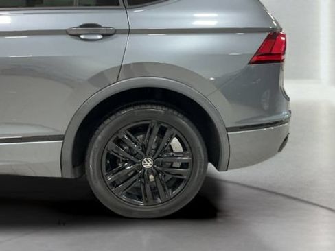 Used 2022 Volkswagen Tiguan SE R-Line FWD image 25