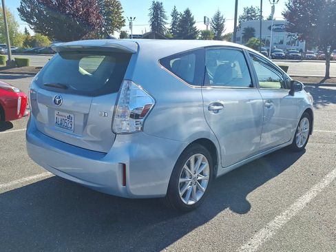 Used 2013 Toyota Prius V Five image 4