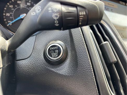 Used 2018 Ford Focus Titanium w/ Titanium Technology Package image 27